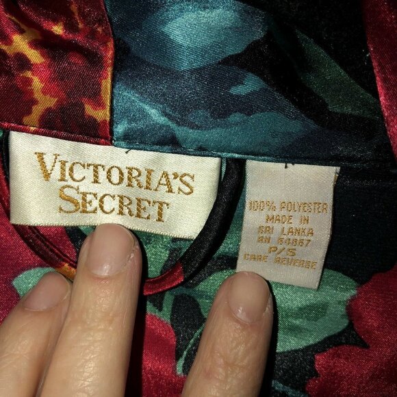 Vintage VICTORIA’S SECRET Long Robe Black Vibrant Red Flowers Satin Sz S - Picture 9 of 11